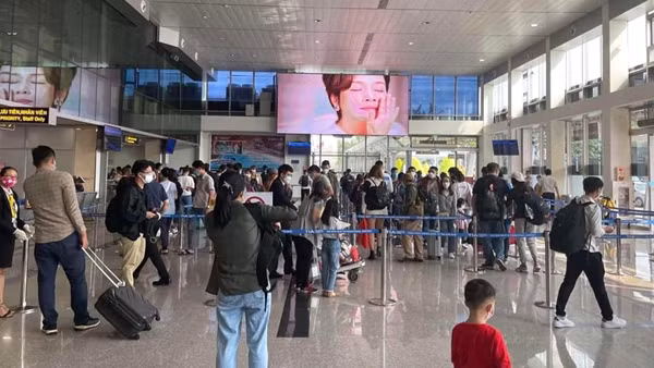 Cận Tết, lượng khách đi máy&nbsp; bay tăng “đột biến”