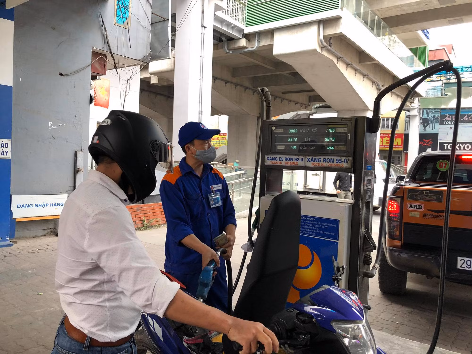 Xăng dầu tiếp tục tăng giá -0