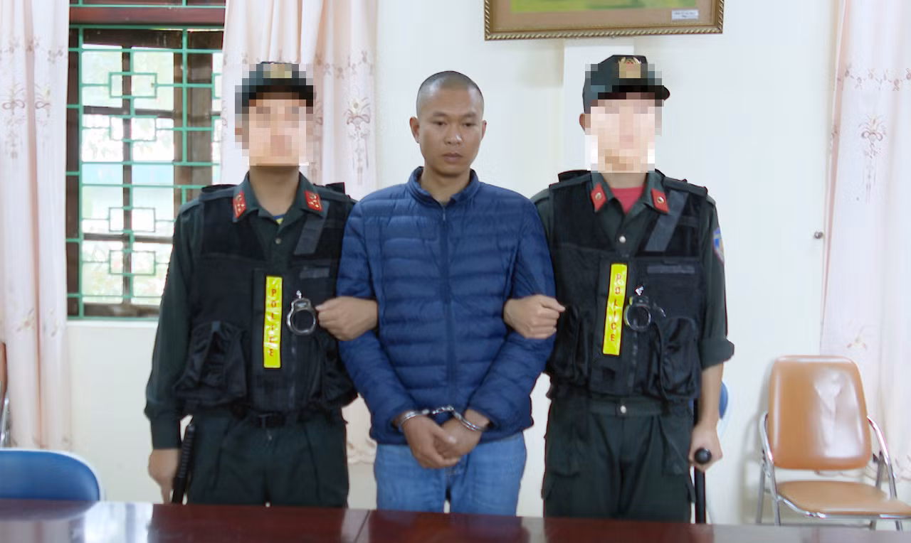 _oi tuong chu van hòa (đứng giữa).jpg -0