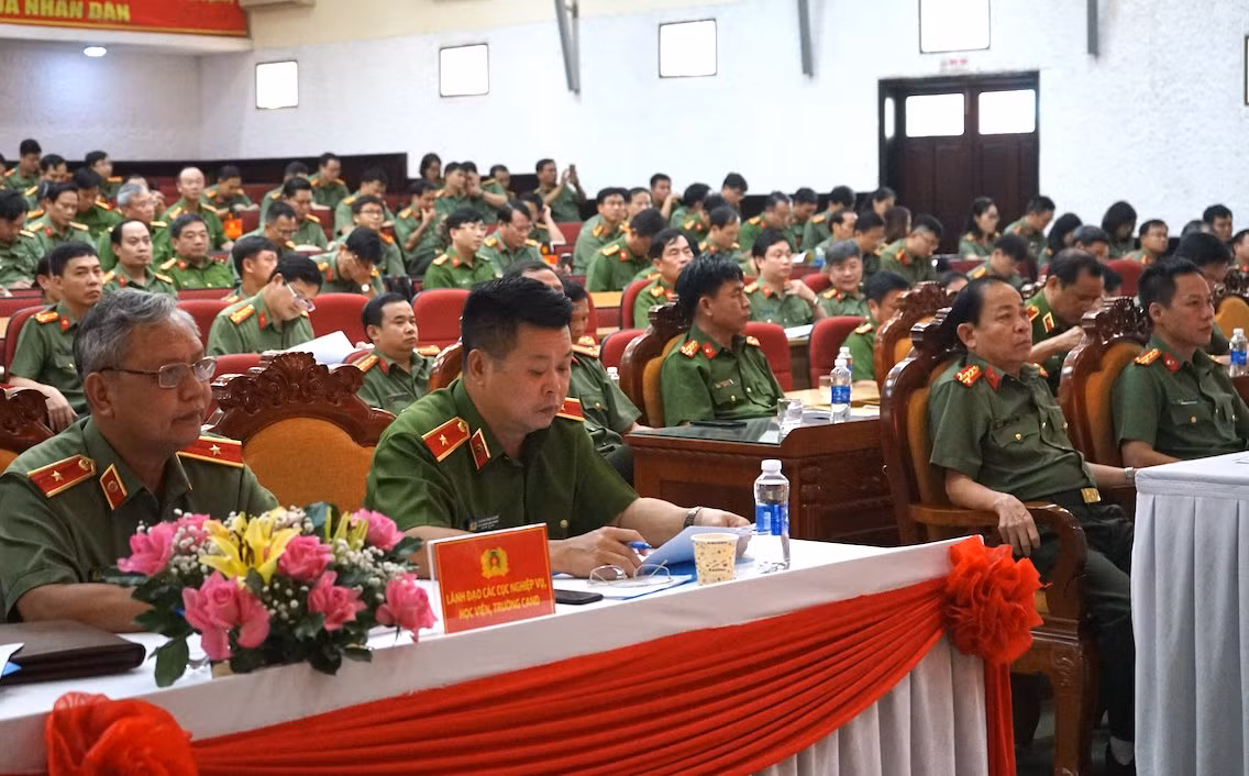 Hoàn thiện các quy định pháp luật phục vụ xây dựng lực lượng CAND chính quy, tinh nhuệ -0