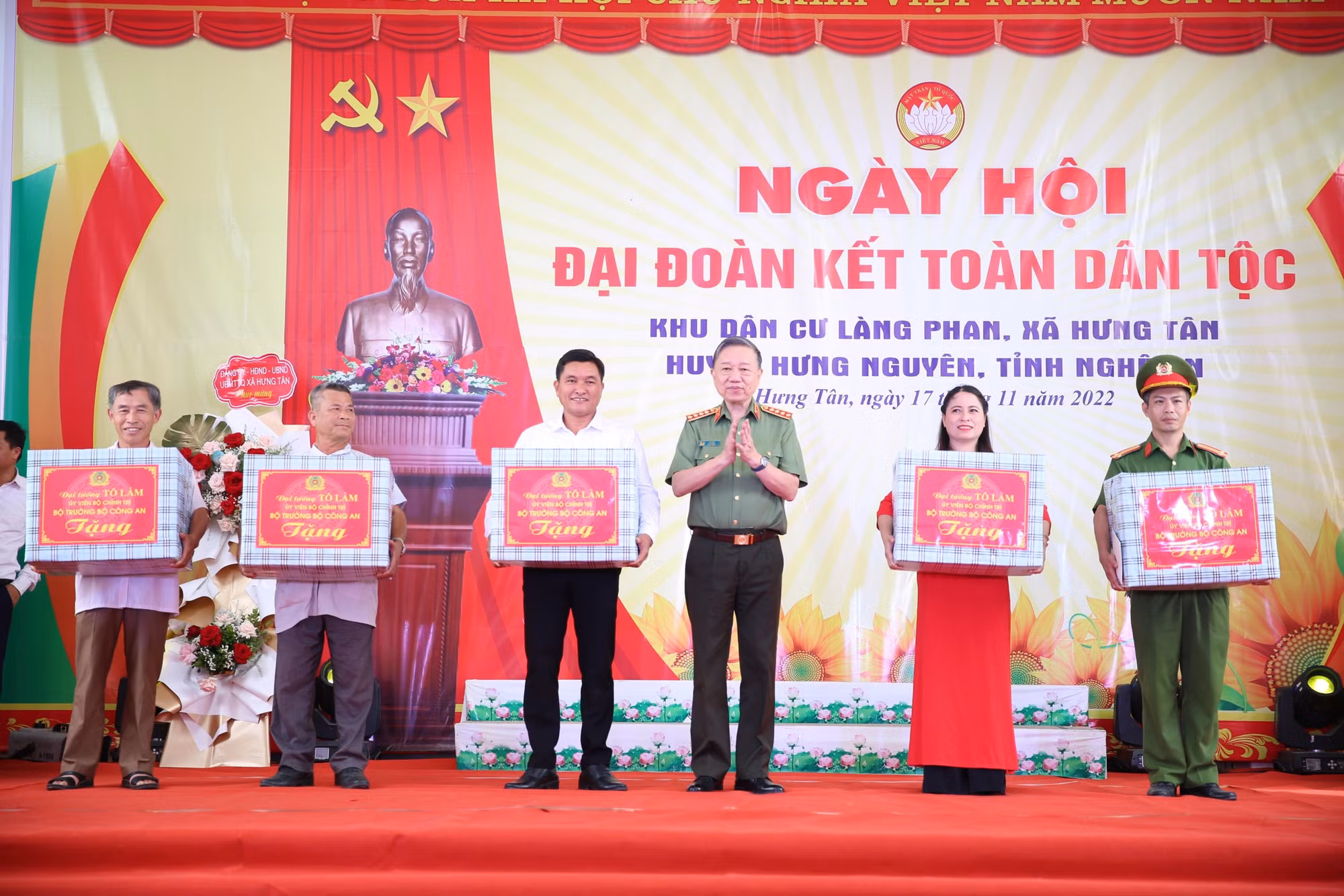 Bộ trưởng Tô Lâm dự Ngày hội Đại đoàn kết toàn dân tộc tại Nghệ An -0