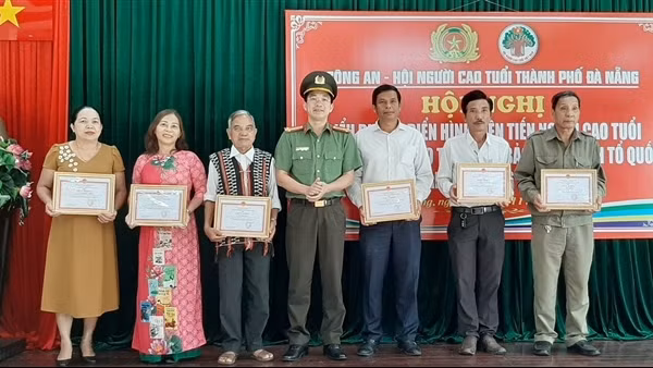 Người cao tuổi Đà Nẵng tích cực tham gia phong trào Toàn dân bảo vệ ANTQ