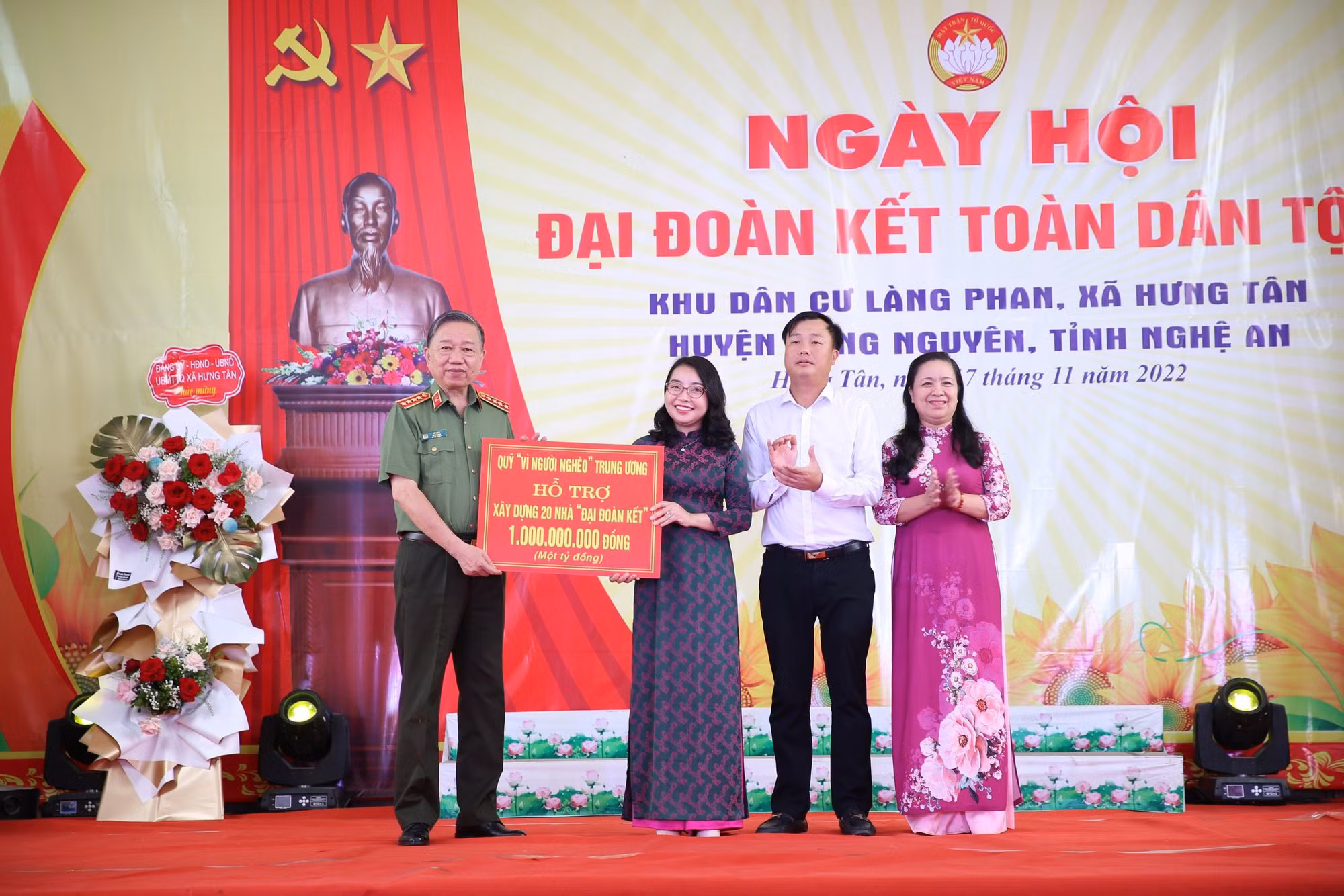 Bộ trưởng Tô Lâm dự Ngày hội Đại đoàn kết toàn dân tộc tại Nghệ An -0