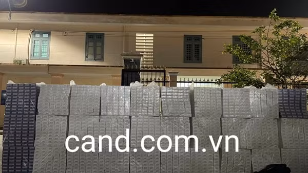 Vận chuyển 15.000 bao thuốc lá lậu trị giá khoảng 1,2 tỷ dồng