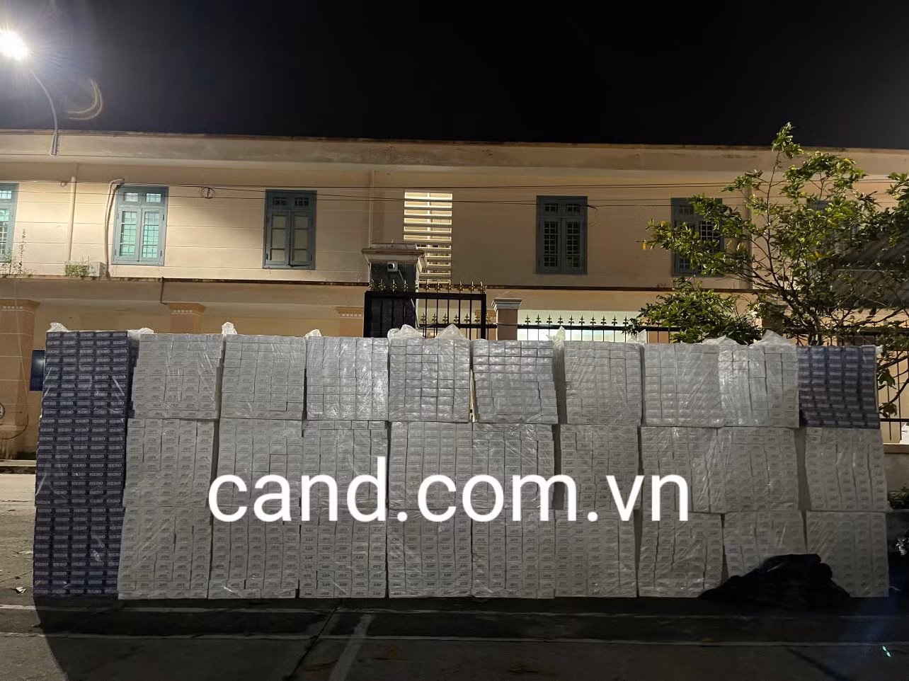 Vận chuyển 15.000 bao thuốc lá lậu trị giá khoảng 1,2 tỷ dồng -1