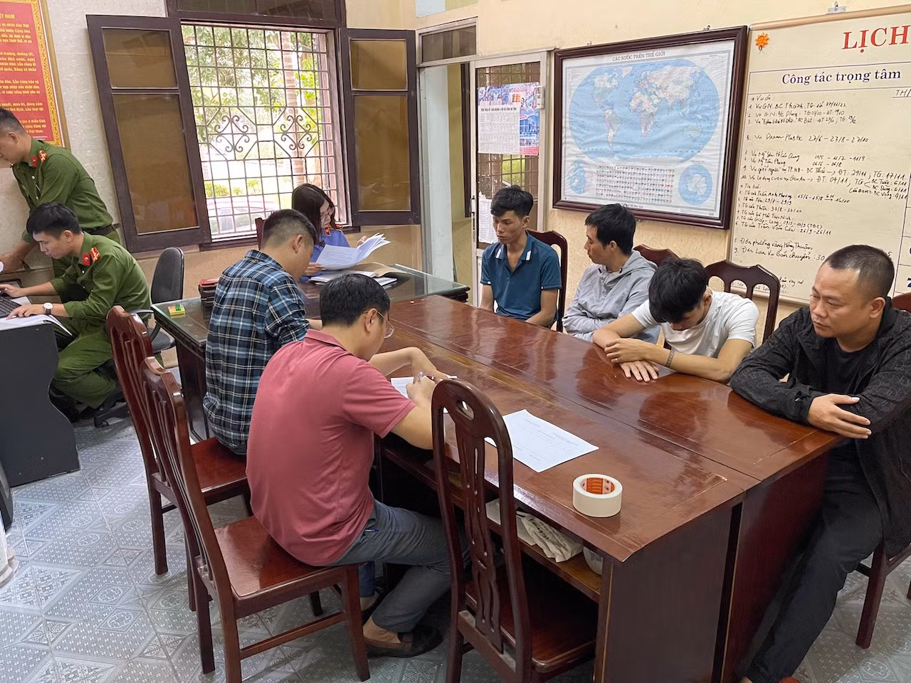 Cục An ninh chính trị nội bộ triệt phá đường dây làm giả con dấu, tài liệu quy mô lớn -0