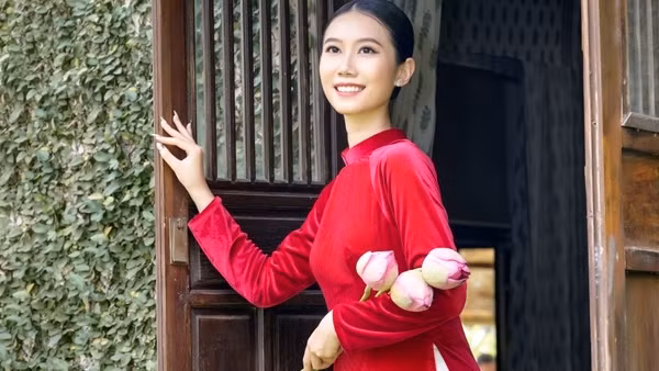 Hà Phương đại diện Việt Nam tham dự Hoa hậu Sinh viên Thế giới