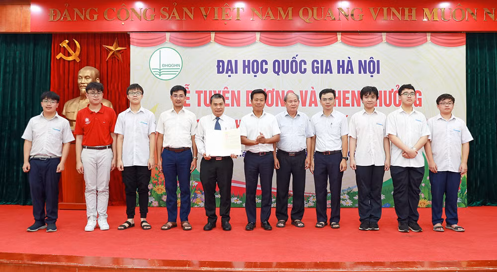 vnu---le-tuyen-duong-hoc-sinh-dat-giai-quoc-te-(5).jpg -0