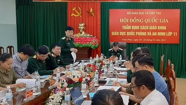 Thẩm định sách giáo khoa Giáo dục quốc phòng và an ninh lớp 11