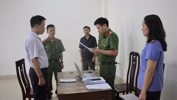 Lừa góp vốn đầu tư bất động sản, nguyên Chủ tịch phường chiếm đoạt gần 29 tỉ đồng