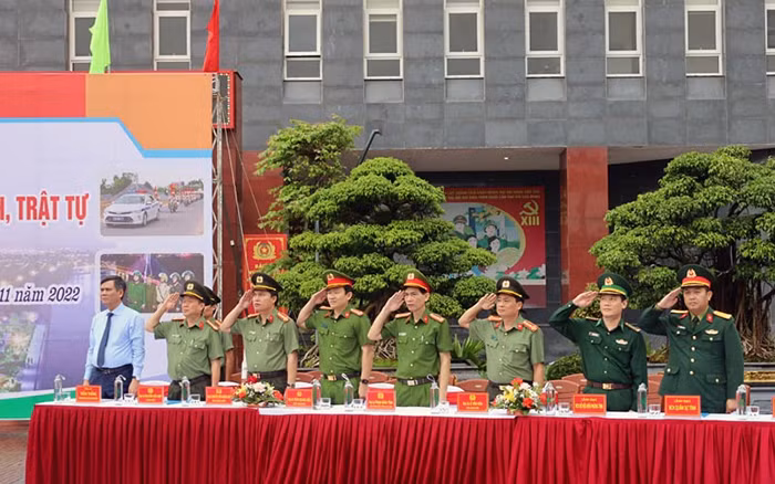 Công an các địa phương ra quân (ghép) -0