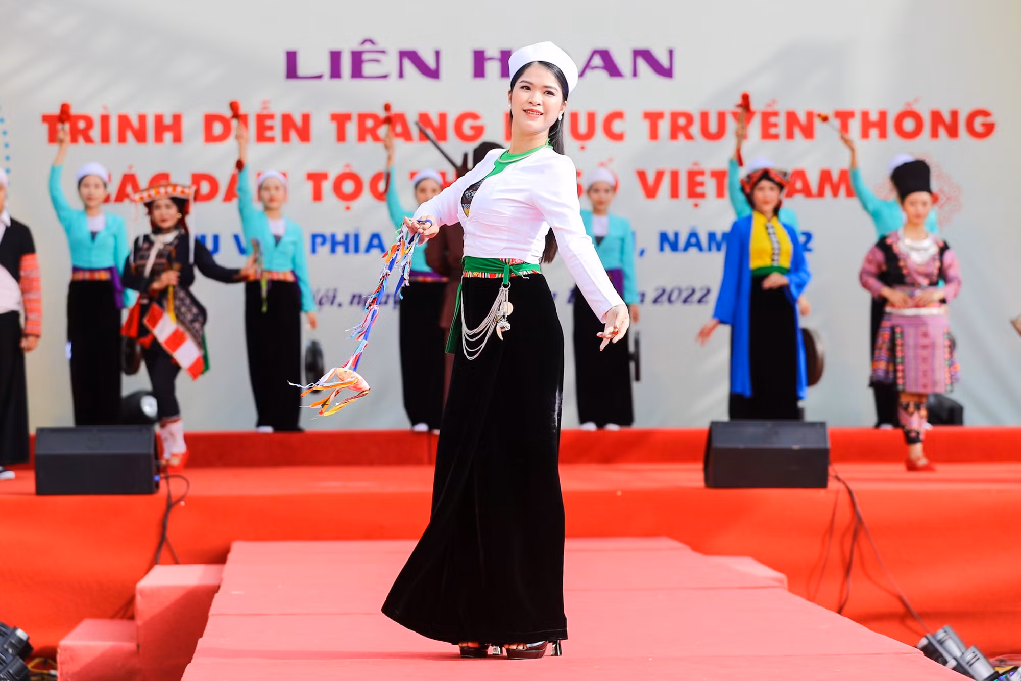 Chiêm ngưỡng trang phục truyền thống của các dân tộc Việt Nam -1