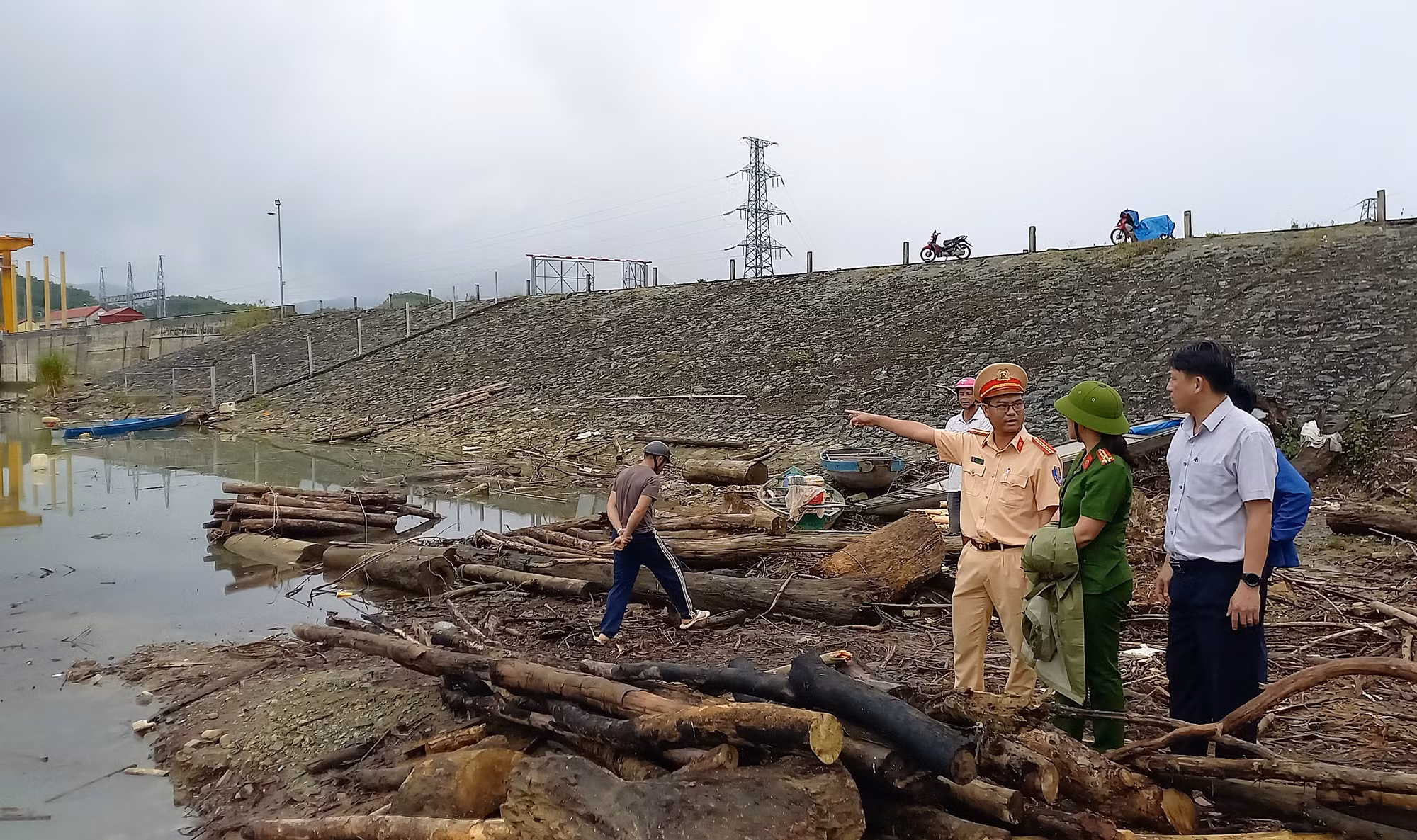 Siết chặt quản lý phương tiện thủy nội địa hoạt động tại các hồ thủy điện -0