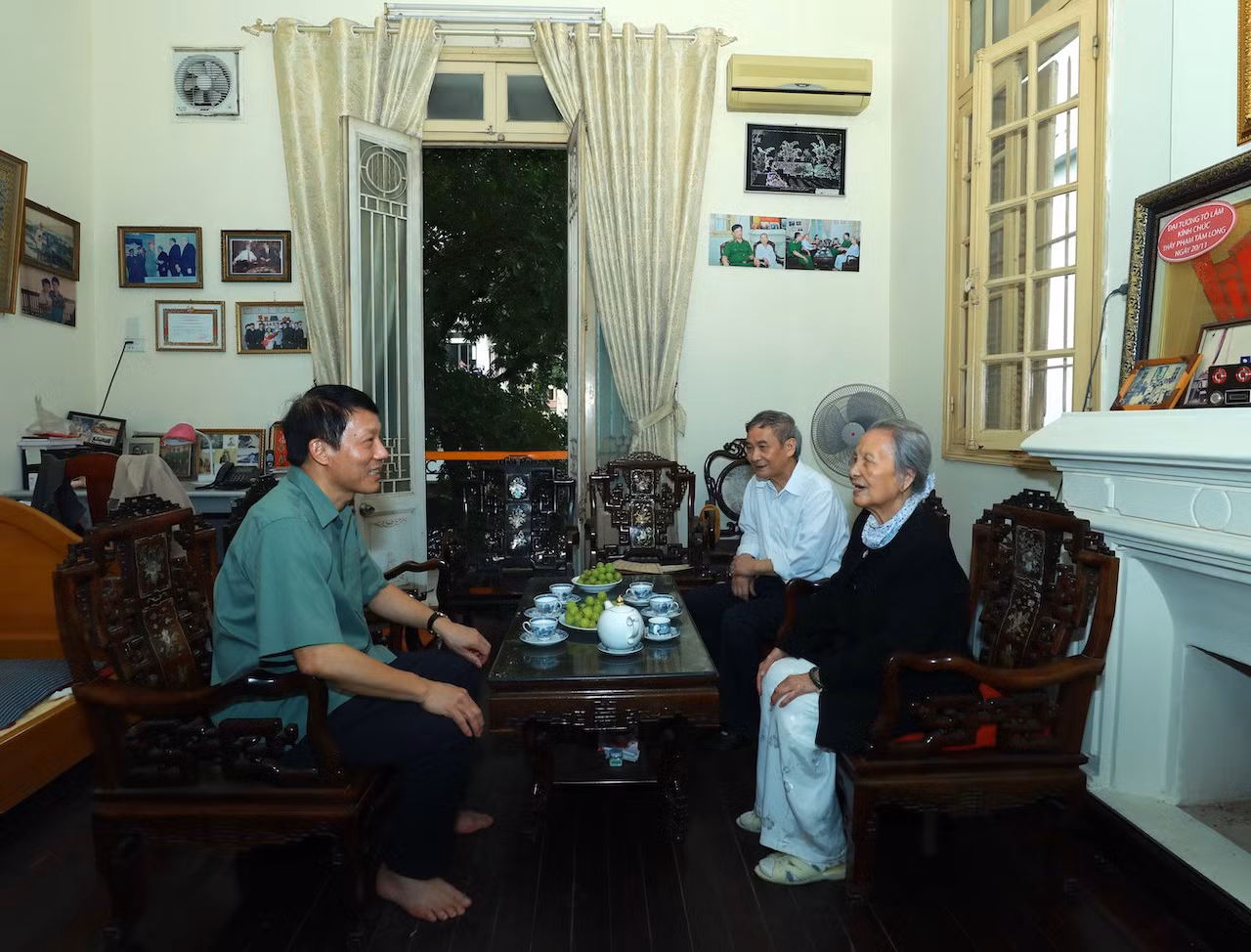 Lãnh đạo Bộ Công an tri ân, chúc mừng nhân Kỷ niệm 40 năm Ngày Nhà giáo Việt Nam -0