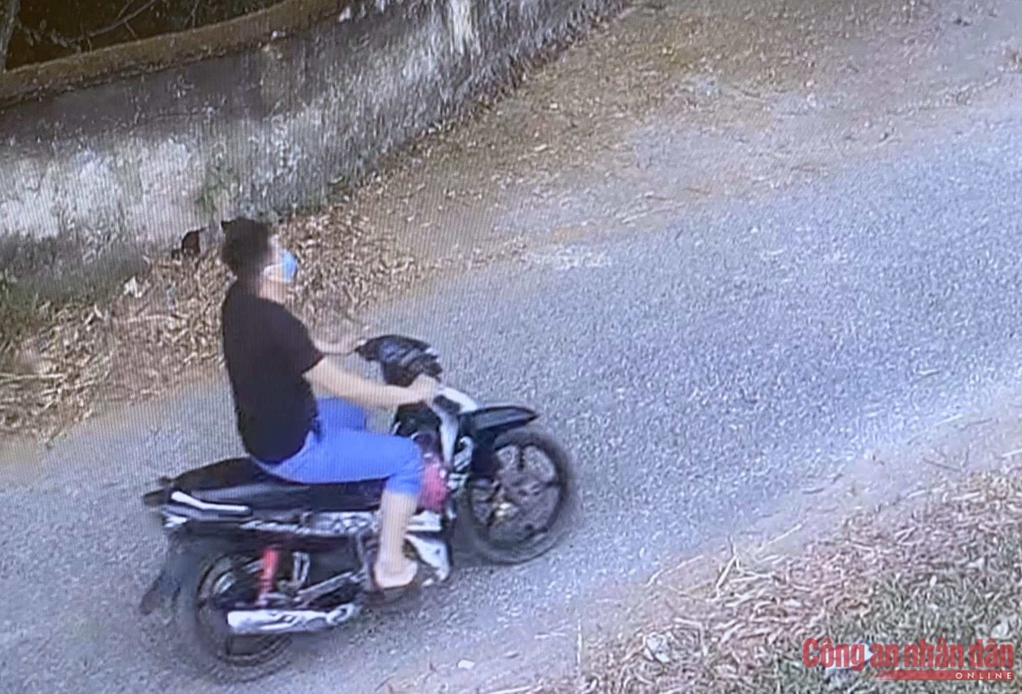 Cướp ngân hàng để lấy tiền chuộc xe ô tô -0