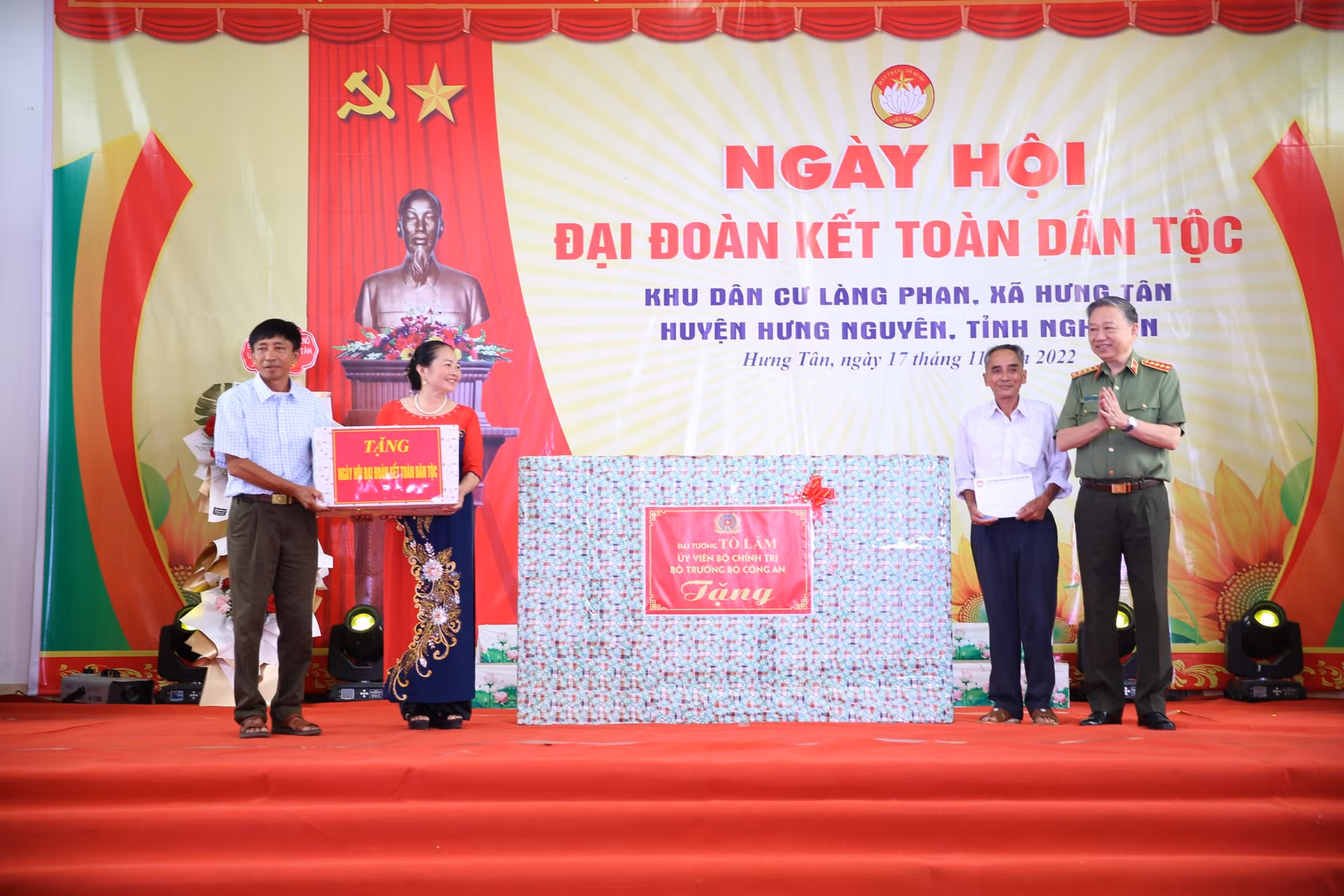 Bộ trưởng Tô Lâm dự Ngày hội Đại đoàn kết toàn dân tộc tại Nghệ An -0