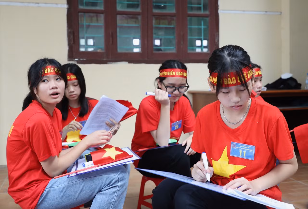 Khơi dậy tình yêu biển đảo cho thế hệ trẻ -0