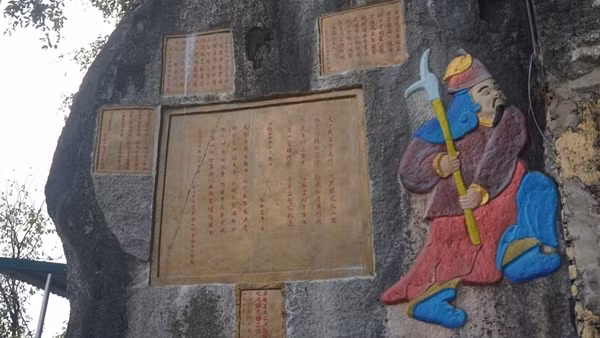 Di tích lịch sử Quốc gia Đền Quan Thánh bị xâm hại nghiêm trọng