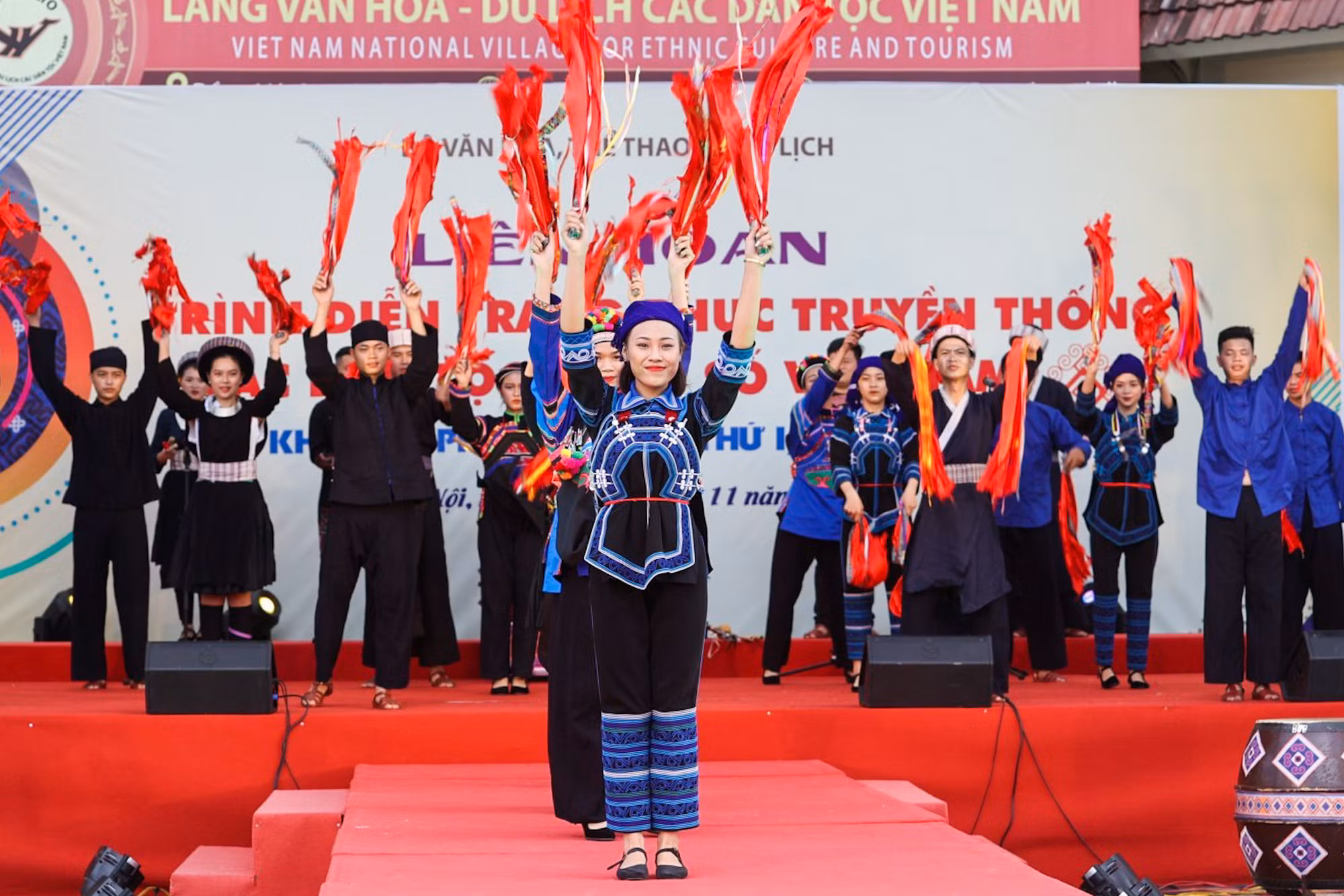 Chiêm ngưỡng trang phục truyền thống của các dân tộc Việt Nam -2