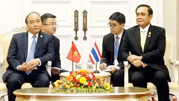 Chủ tịch nước là nhà lãnh đạo đầu tiên đến Thái Lan dự APEC 29 và thăm song phương