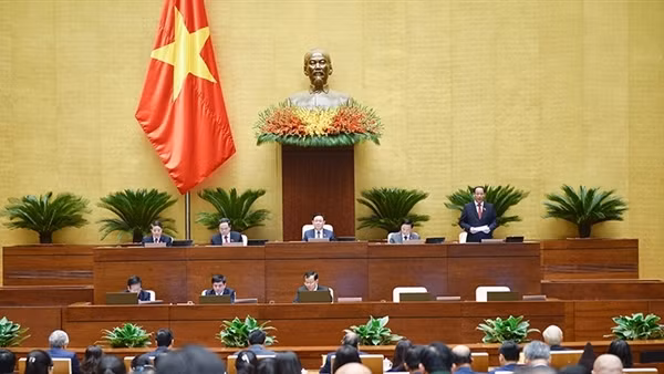 Quốc hội thông qua Nghị quyết thí điểm đấu giá biển số xe ô tô