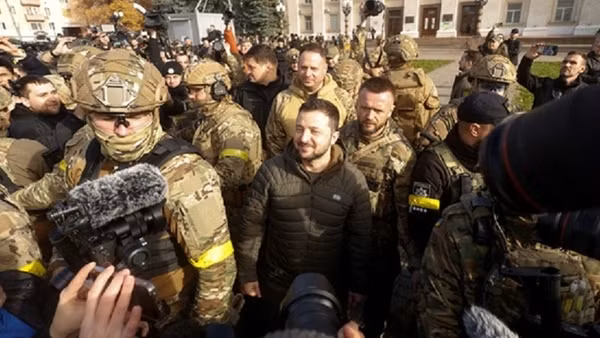 Tổng thống Ukraine tới trung tâm Kherson phát biểu cảm ơn NATO