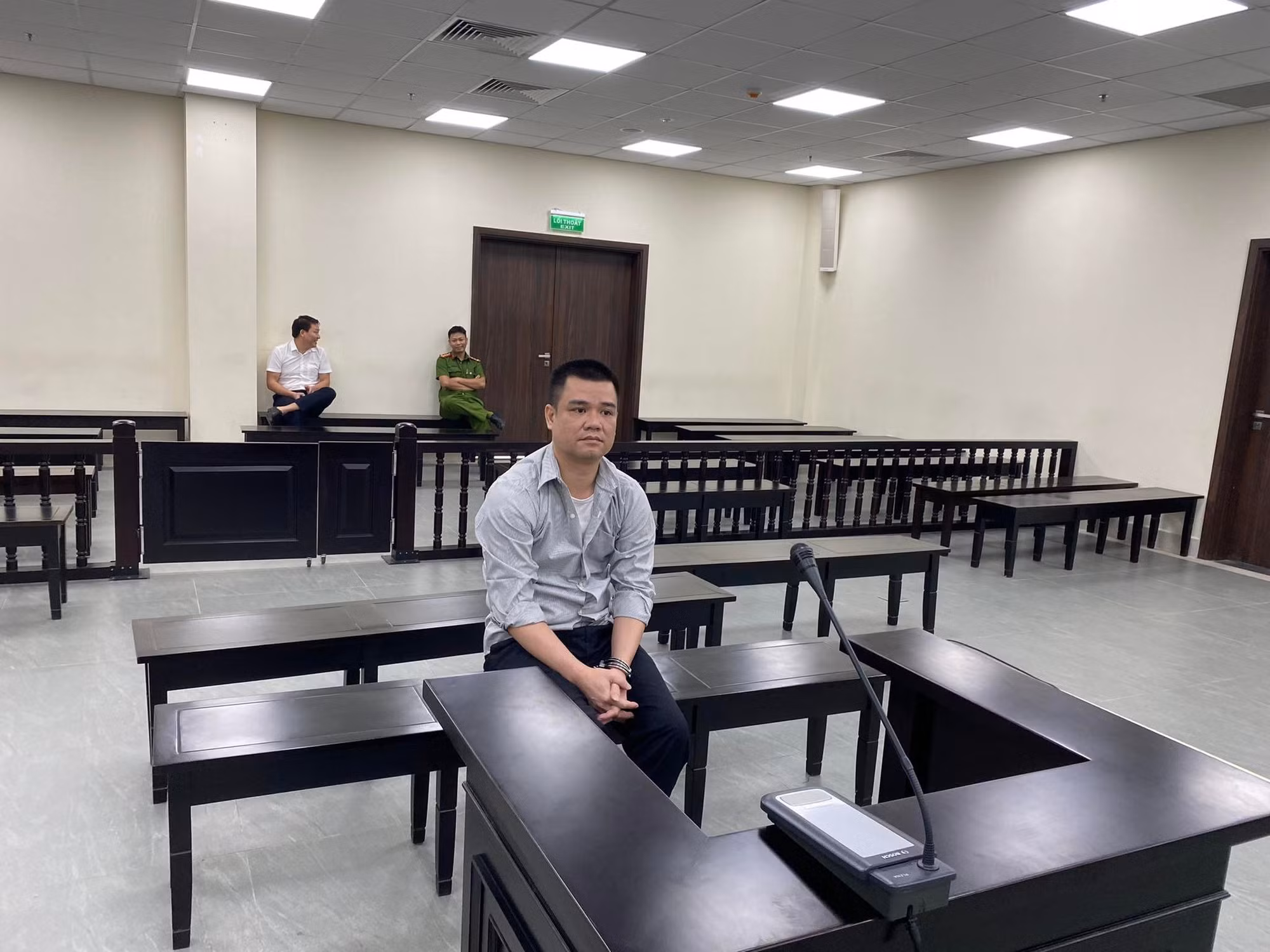 Lừa “chạy án”chiếm đoạt tiền tỷ, lĩnh 15 năm tù -0