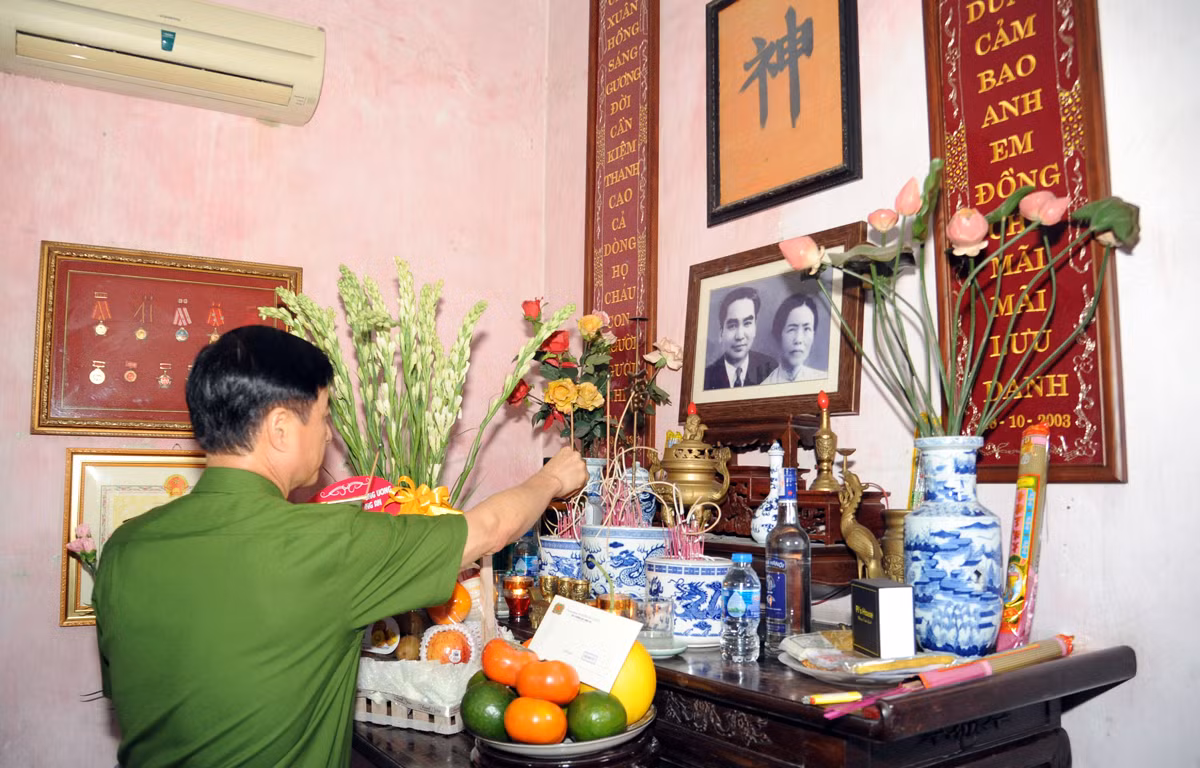 Lãnh đạo Bộ Công an thăm hỏi gia đình đồng chí cố Giám đốc Nha Công an Trung ương Lê Giản -0