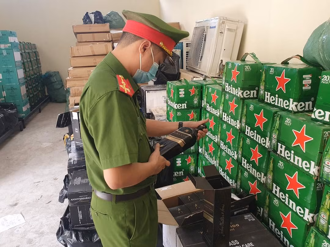 Bắt liên tiếp 3 vụ vận chuyển hàng lậu trong đêm -0