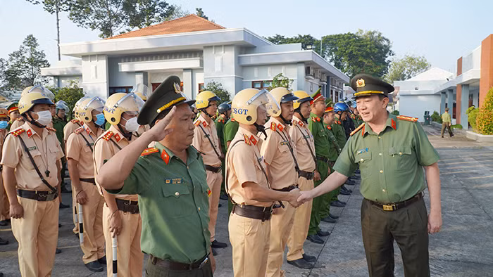 Công an các địa phương ra quân (ghép) -0
