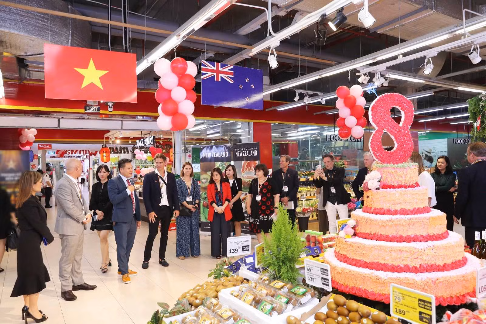 Tổng Lãnh sự quán New Zealand thăm và làm việc tại WinMart -0