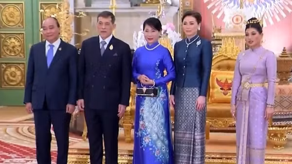 Chủ tịch nước Nguyễn Xuân Phúc và Phu nhân hội kiến Nhà vua, Hoàng hậu Thái Lan