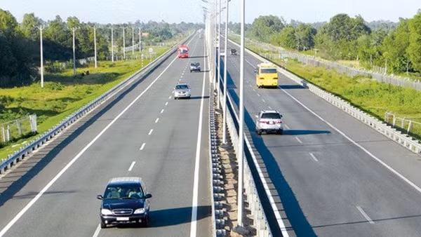 "Thúc" địa phương bàn giao mặt bằng trước 20/11 để khởi công cao tốc Bắc Nam