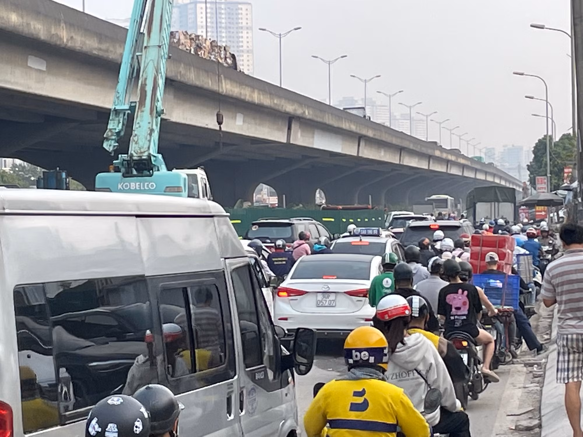 Ưu tiên rào lô cốt hay đường đi cho người dân? (Bài 1) -0