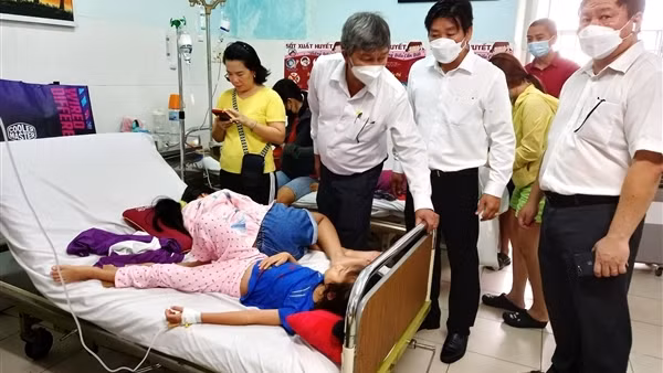 Hơn 120 học sinh Trường Ischool Nha Trang ngộ độc thực phẩm