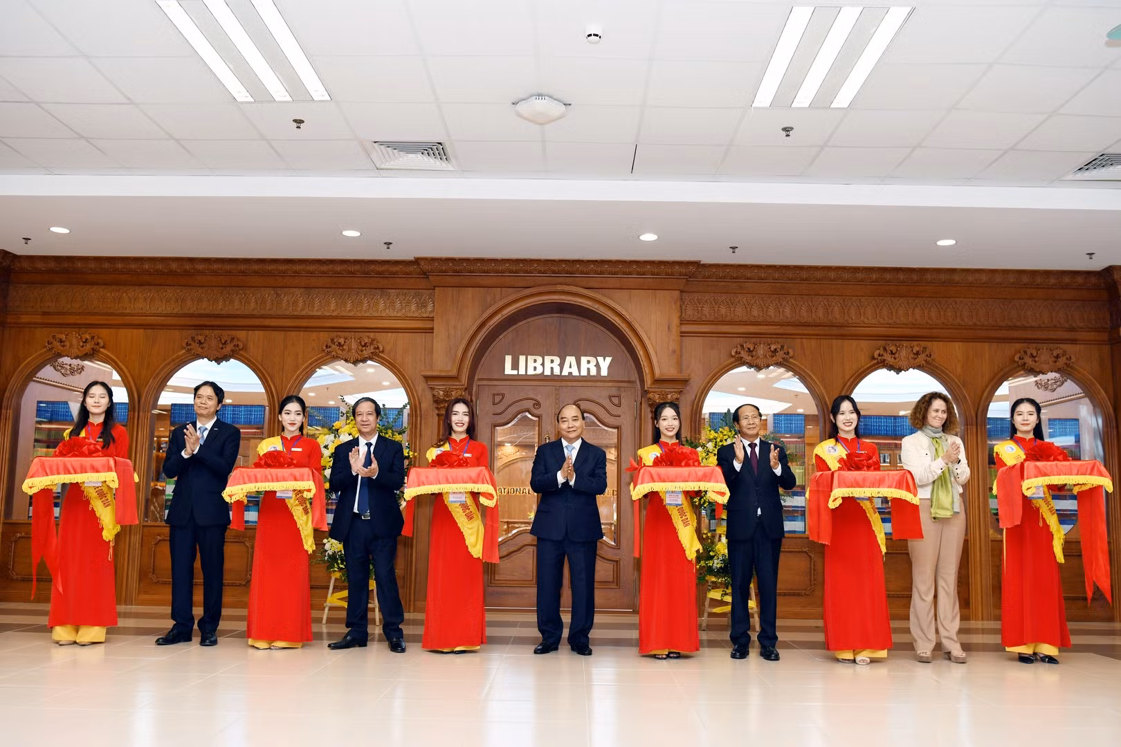 Đảng và Nhà nước hết sức quan tâm nâng cao chất lượng nhà giáo, để giáo viên yên tâm gắn bó với nghề -0