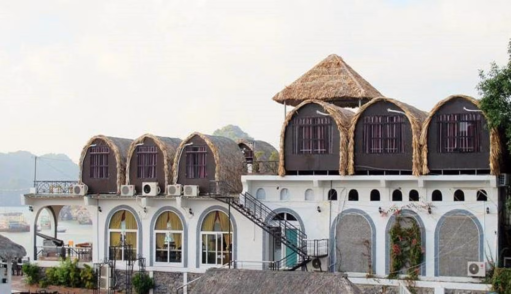 Hỏa hoạn thiêu trụi một homestay nổi tiếng ở Cát Bà -0