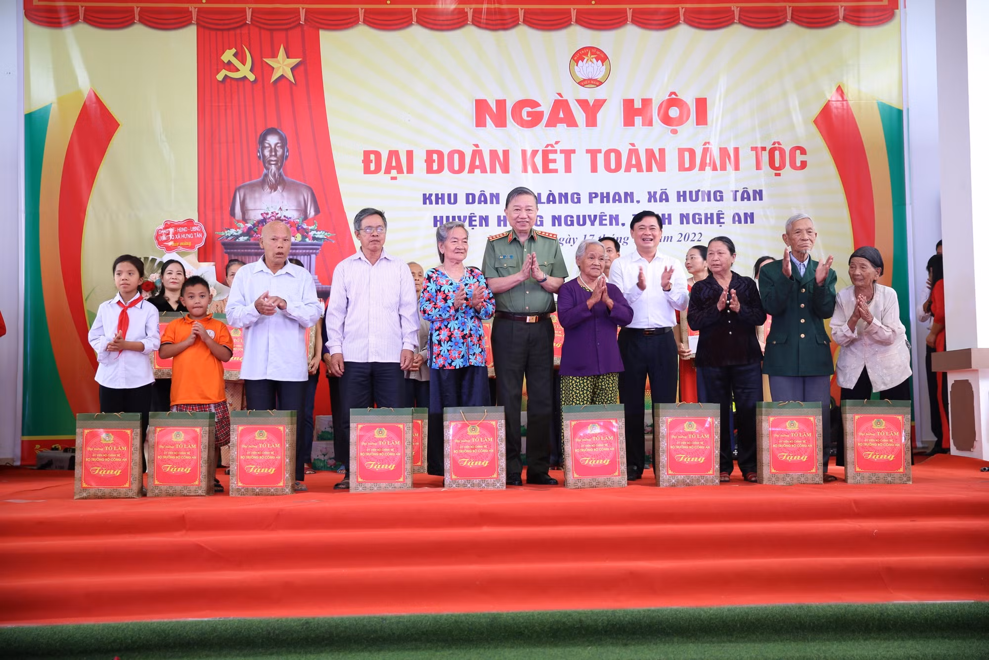Bộ trưởng Tô Lâm dự Ngày hội Đại đoàn kết toàn dân tộc tại Nghệ An -0