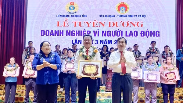 Agribank An Giang được tuyên dương “Doanh nghiệp vì người lao động” năm 2022