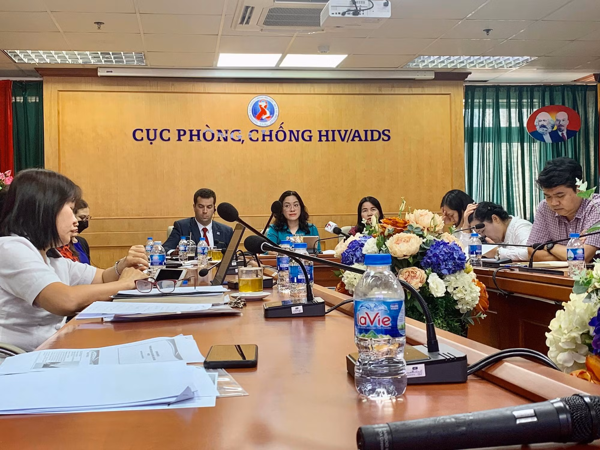 Gần 1.400 người nhiễm HIV tử vong trong 9 tháng đầu năm -0