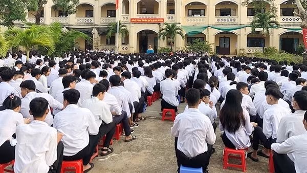 Nâng cao ý thức chấp hành pháp luật của học sinh khi tham gia giao thông