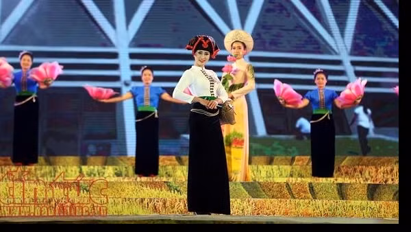 Gần 500 nghệ nhân, diễn viên quần chúng tham gia Liên hoan trình diễn trang phục các dân tộc Việt Nam