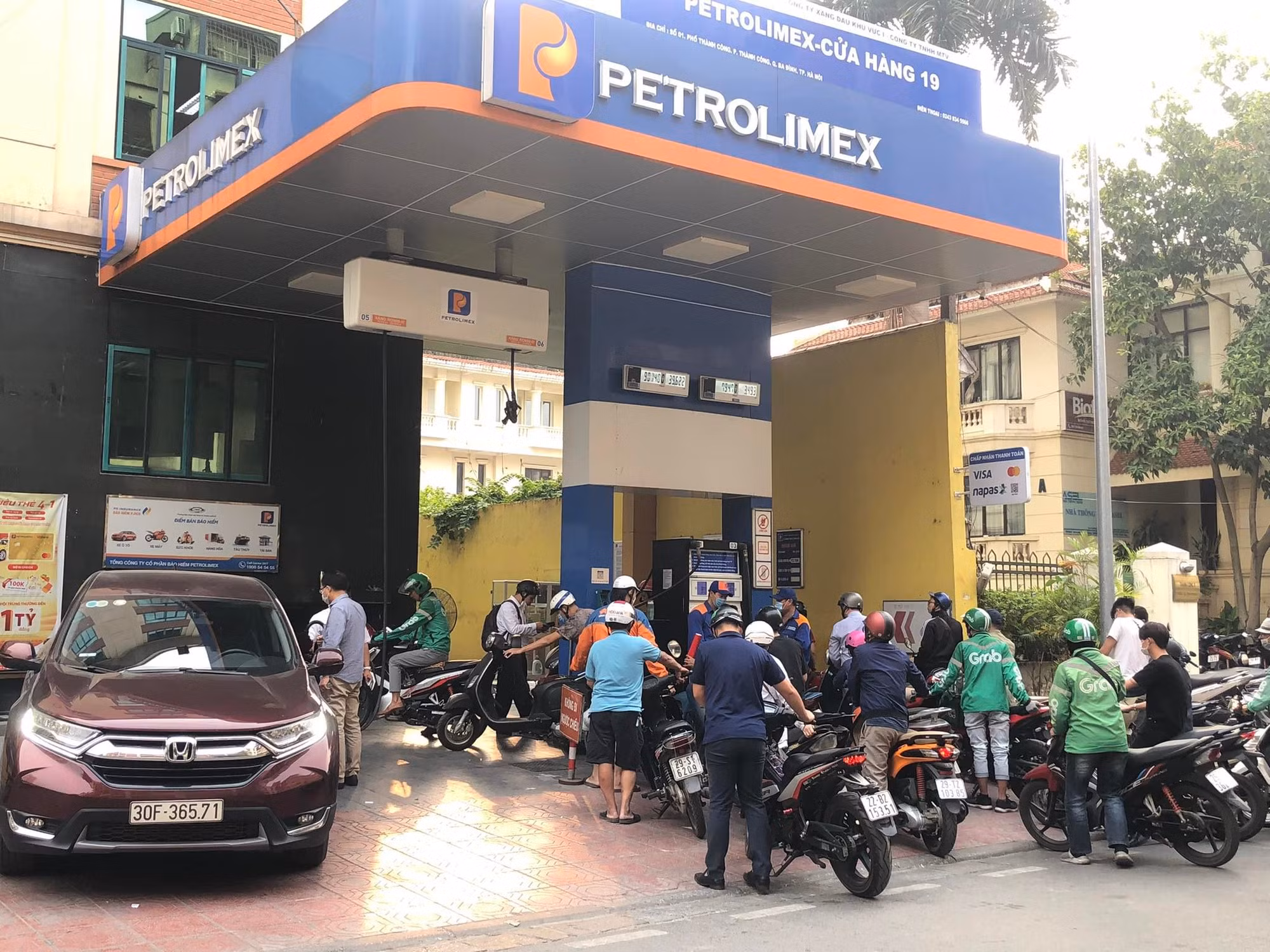 Hà Nội được tiếp thêm 1.000m3 xăng dầu nhằm giảm bớt căng thẳng nguồn cung -0