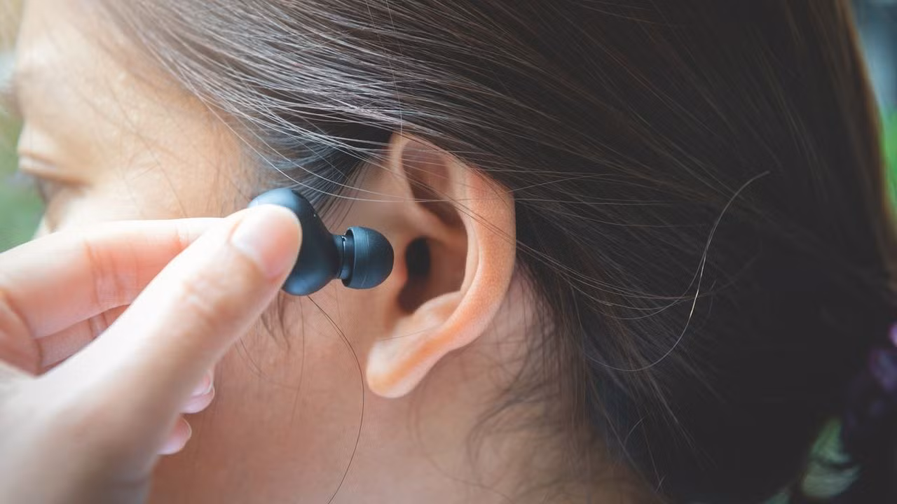 1 tỷ người có nguy cơ mất thính giác vì nghe nhạc quá to -0