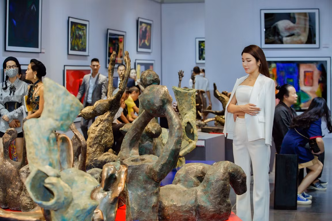 “Ego – Người, triển lãm lạ và độc đáo của họa sĩ Ngô Xuân Bính -0