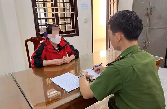 Hai “chân dài” đang bán dâm bị bắt quả tang ở “Khu Macao” -0