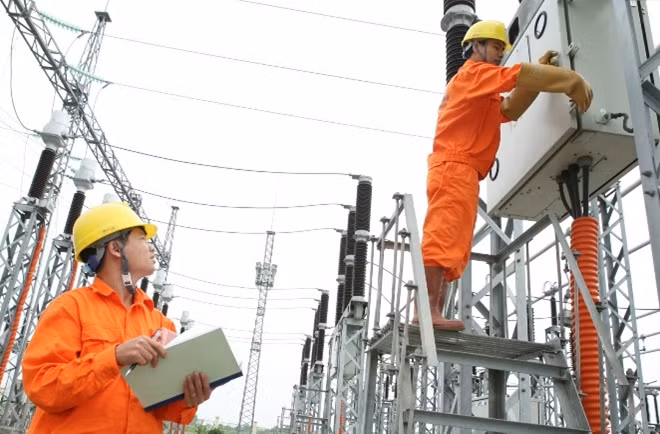 Ngày 21-6, EVN đã phải huy động nhiều tổ máy nhiệt điện chạy dầu trong hệ thống với tổng công suất chạy dầu lên tới gần 2.000 MW. (ảnh minh hoạ Internet)