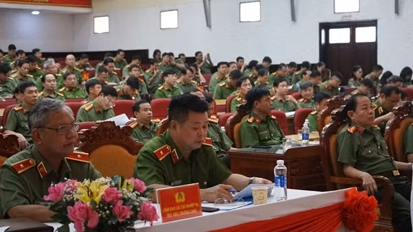 Hoàn thiện các quy định pháp luật nhằm xây dựng lực lượng CAND chính quy, tinh nhuệ