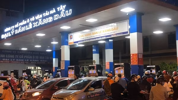 Khẩn trương khắc phục tình trạng thiếu hụt xăng dầu