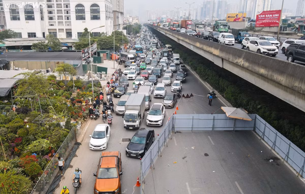 Ưu tiên rào lô cốt hay đường đi cho người dân? (Bài 1) -0